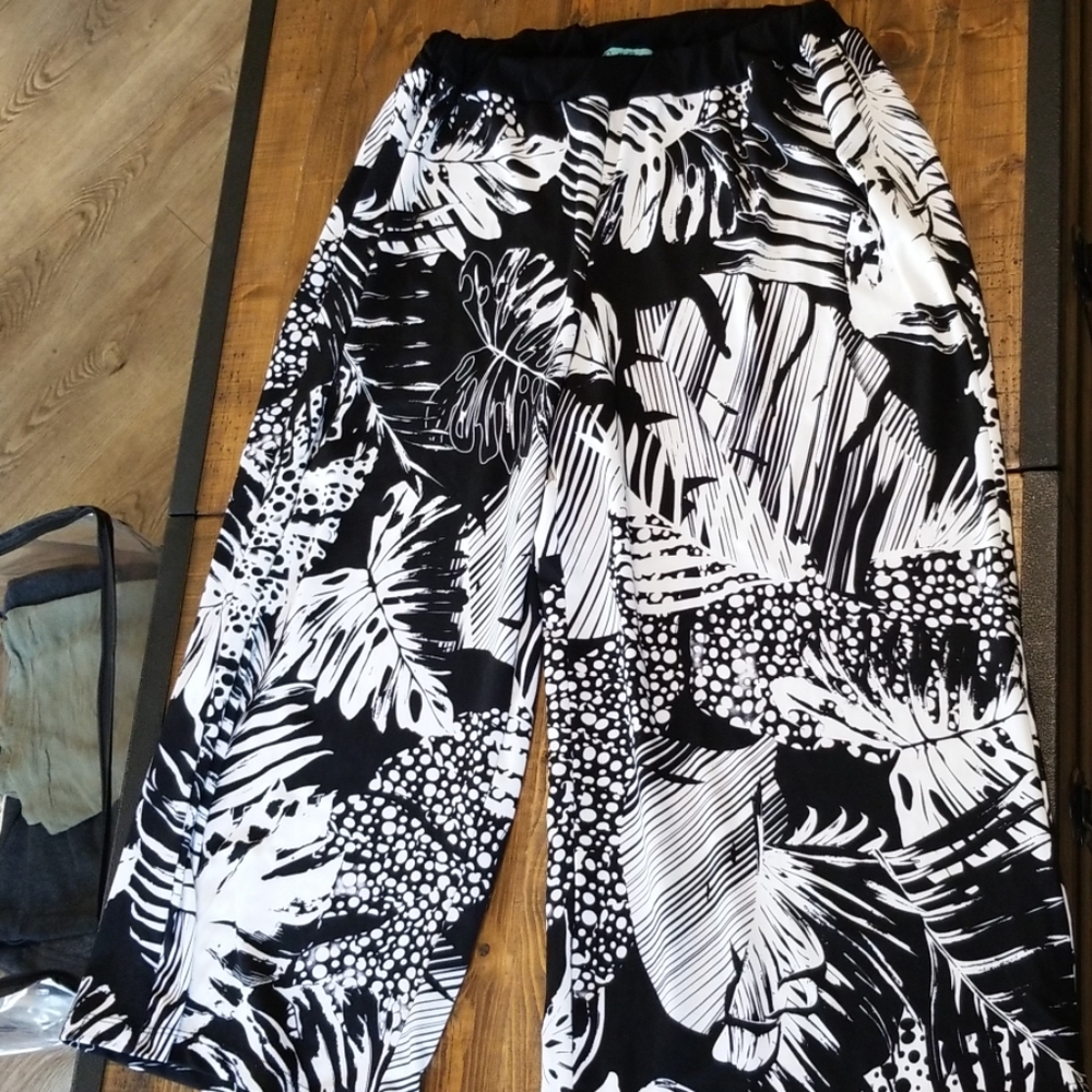 🐳 7For$20 Double Click Black & White Tropical Print Plants